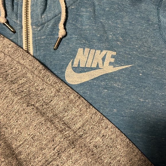 Ultr-thin Nike Zip-Up Hoodies, 2pk, Medium - Picture 4 of 11